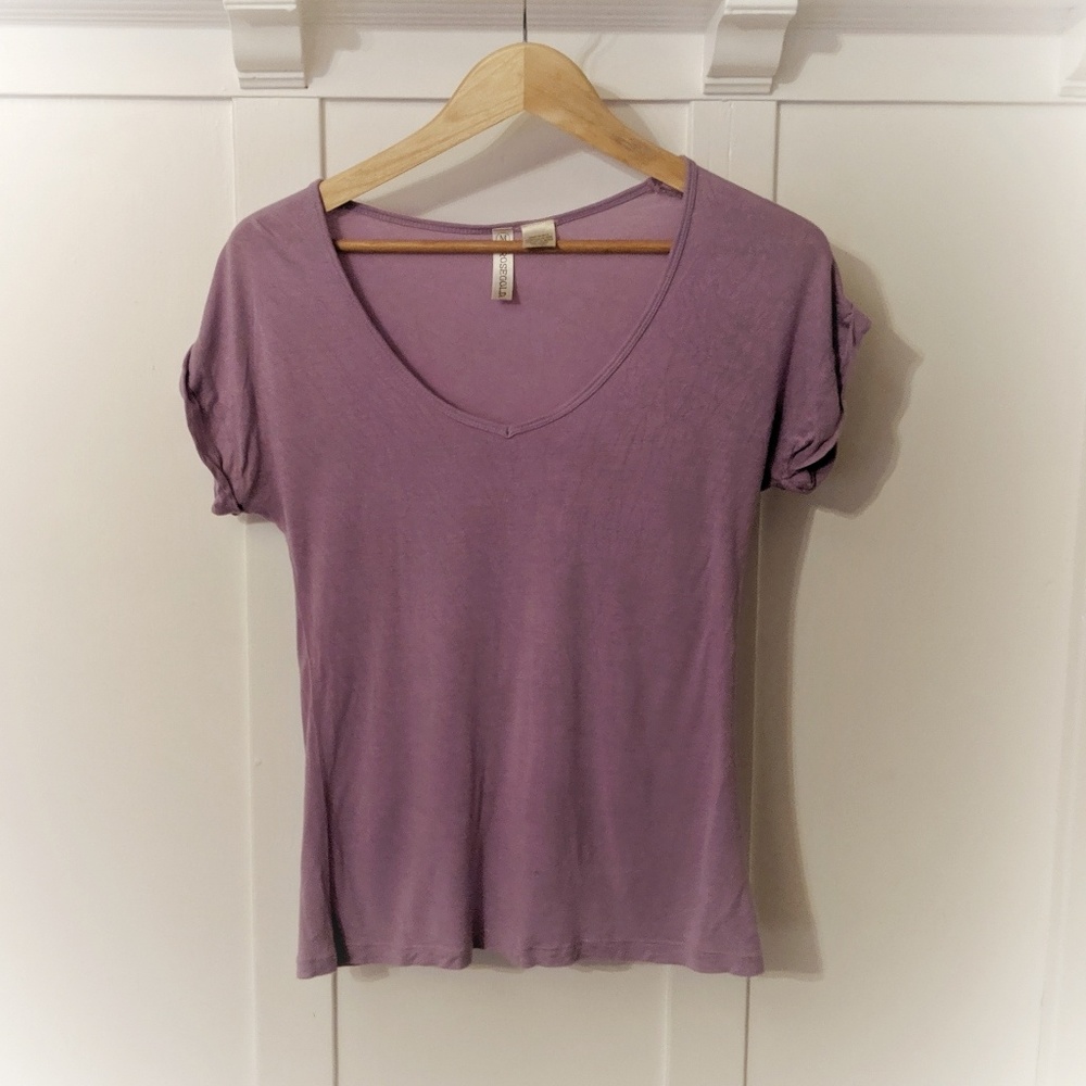 MOVING SALE! ROSEGOLD EUC Lilac Tee 💜 tshirt